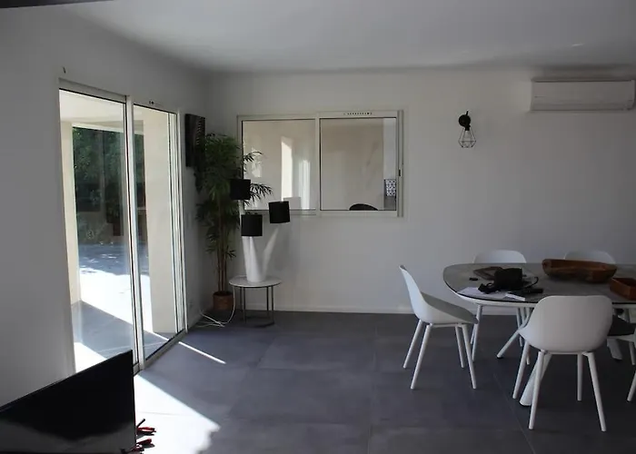 Vila Alpanna Cirendinu